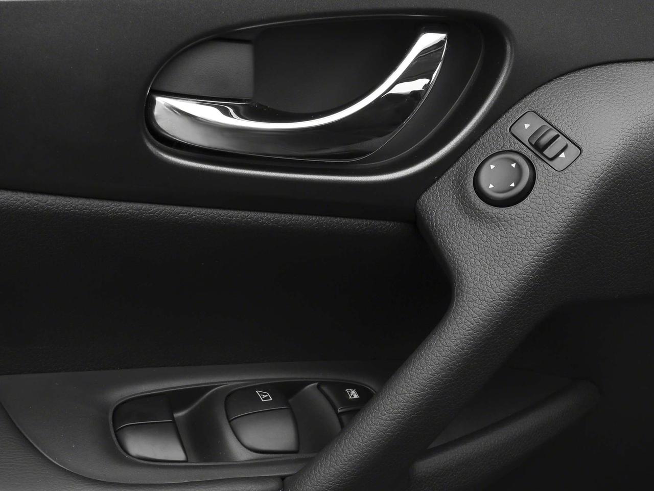 2016 Nissan Rogue SV Photo