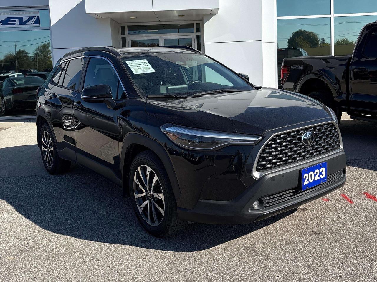 2023 Toyota Corolla Cross XLE Photo0