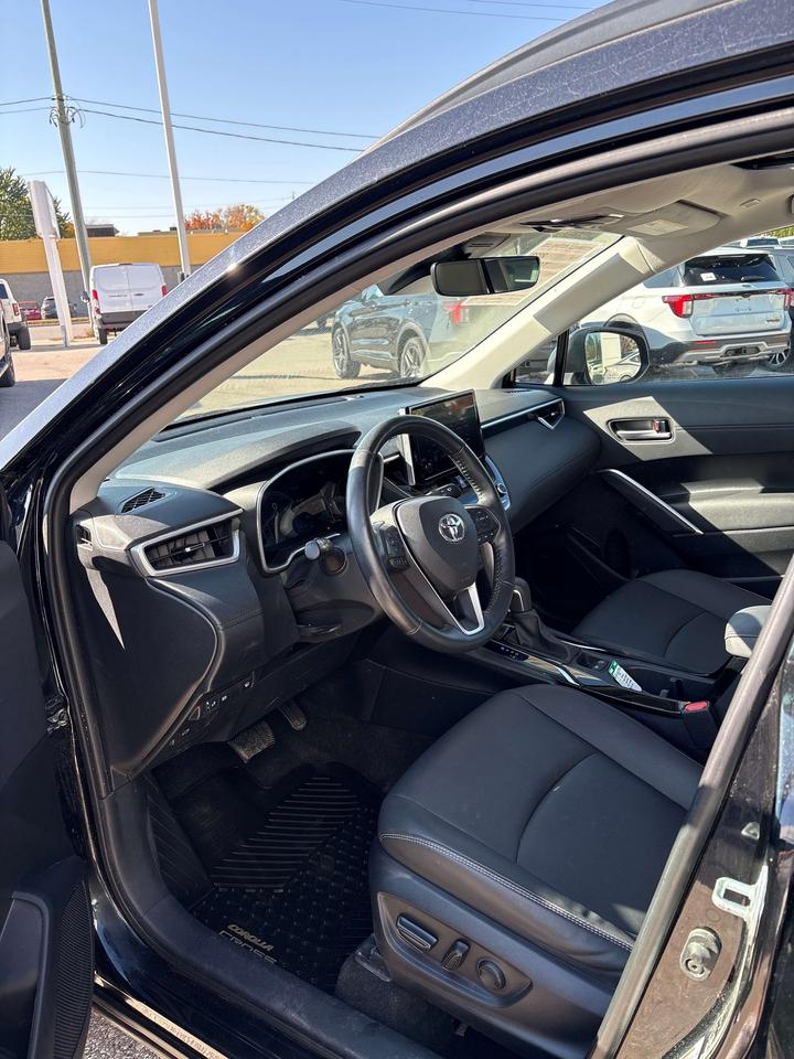 2023 Toyota Corolla Cross XLE Photo