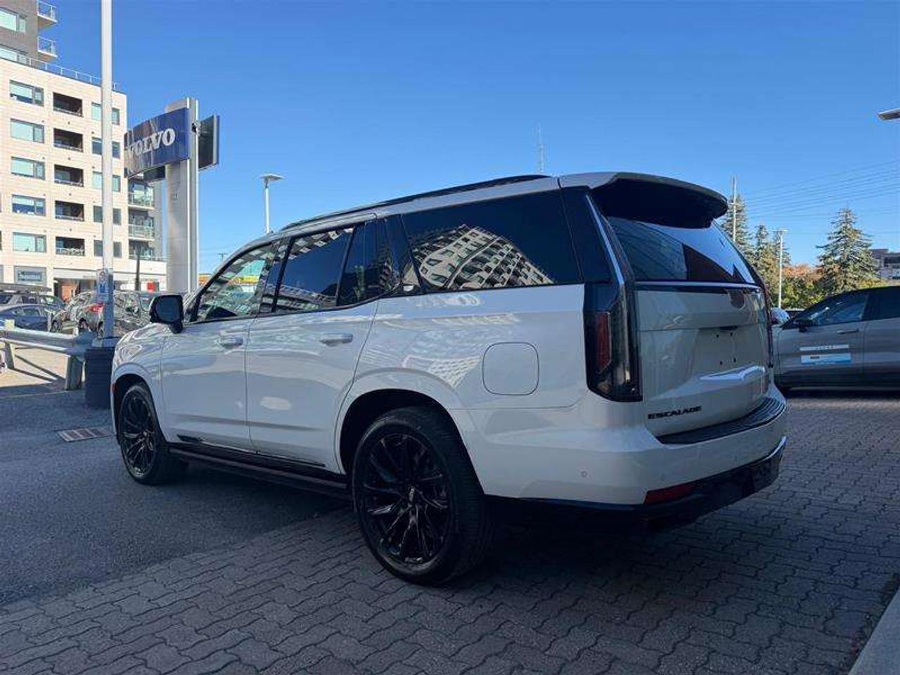 2024 Cadillac Escalade Sport Photo