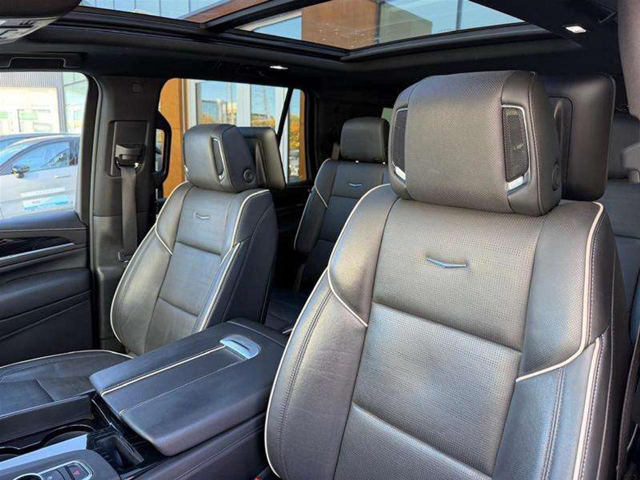 2024 Cadillac Escalade Sport Photo