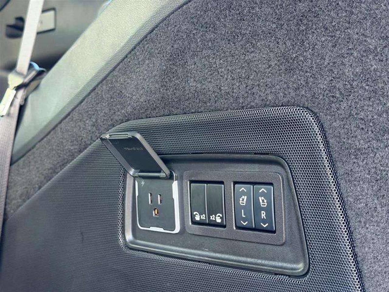 2024 Cadillac Escalade Sport Photo