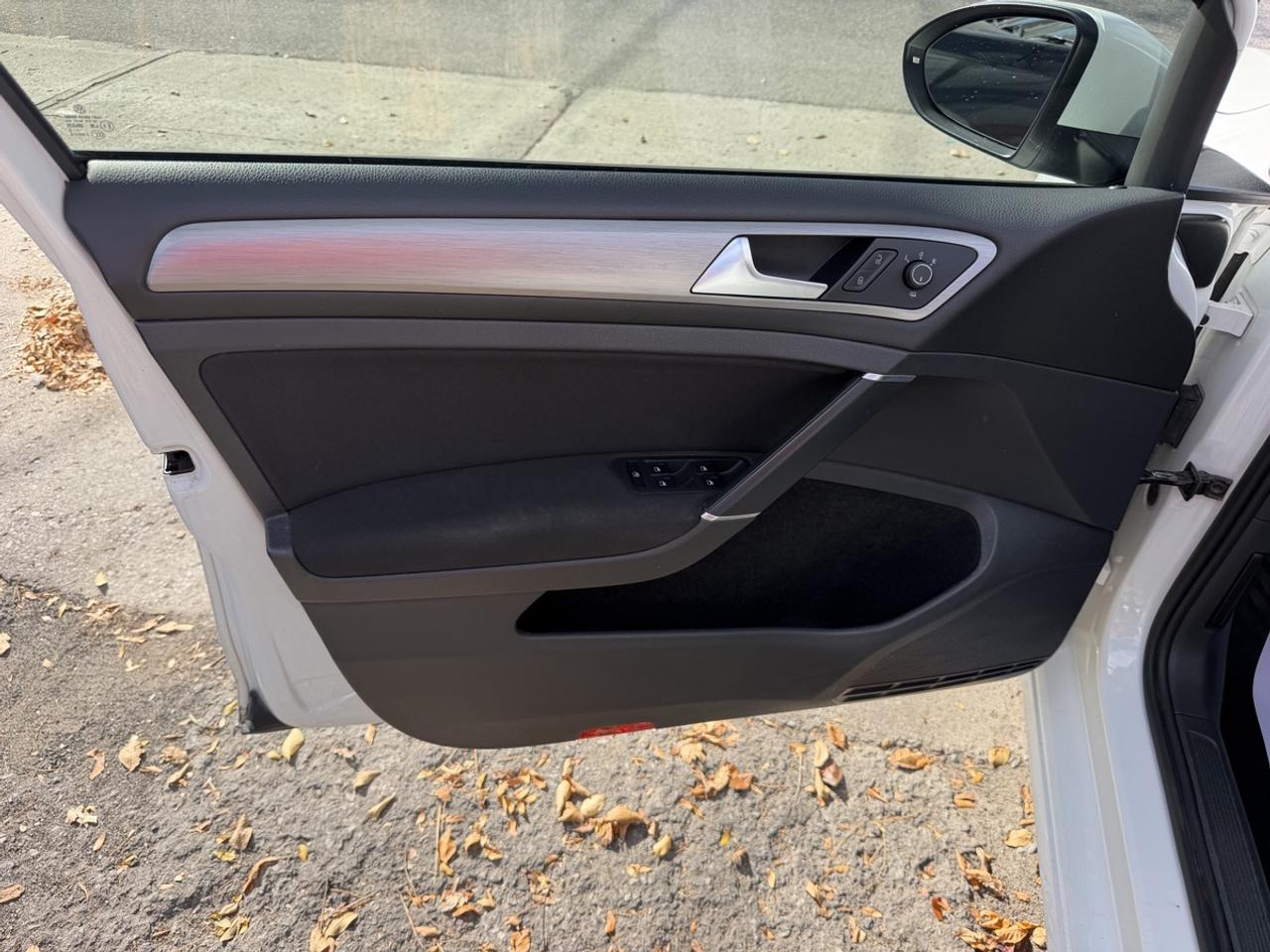 2015 Volkswagen Golf 1.8 TSI Photo