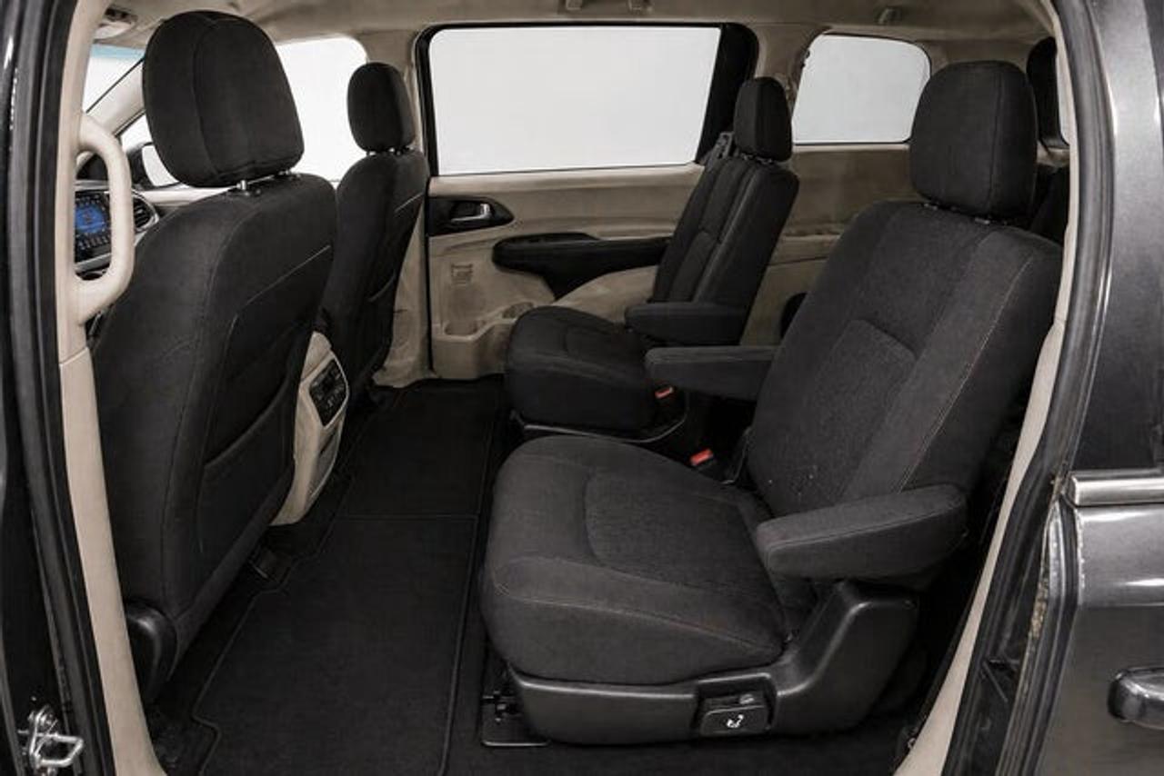 2017 Chrysler Pacifica Touring L Photo