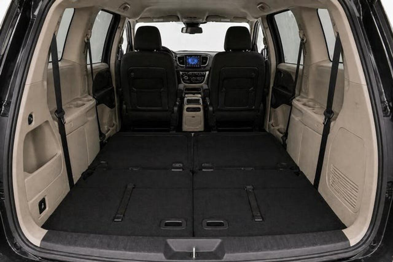 2017 Chrysler Pacifica Touring L Photo