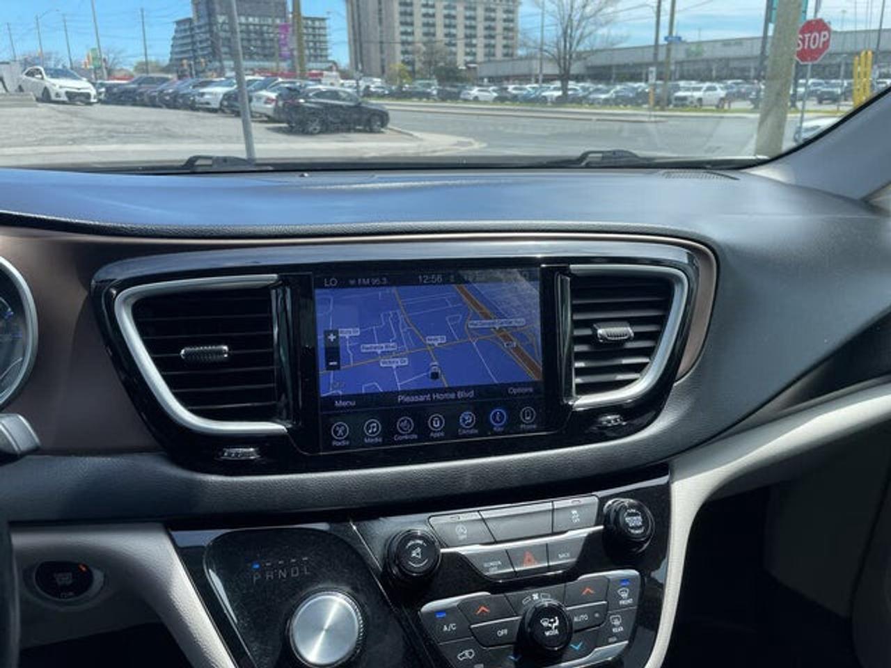 2017 Chrysler Pacifica Touring L Photo