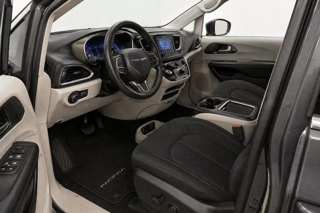 2017 Chrysler Pacifica Touring L Photo