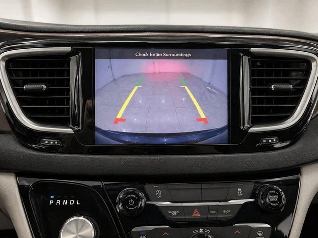 2017 Chrysler Pacifica Touring L Photo