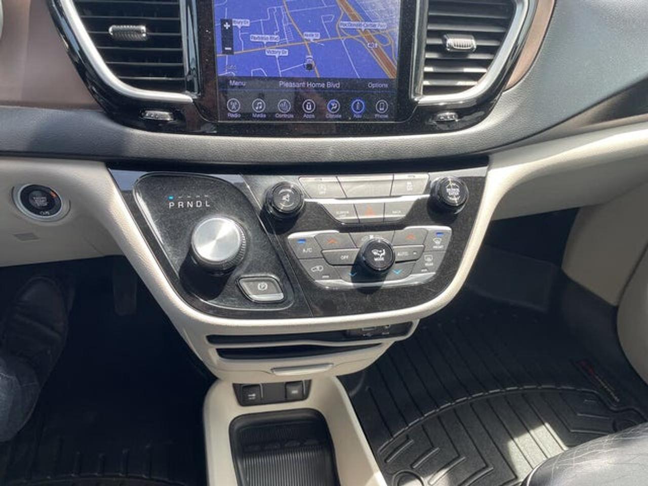 2017 Chrysler Pacifica Touring L Photo