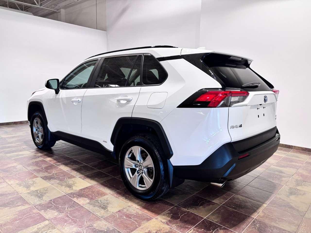 2023 Toyota RAV4 Hybrid LE AWD Photo2