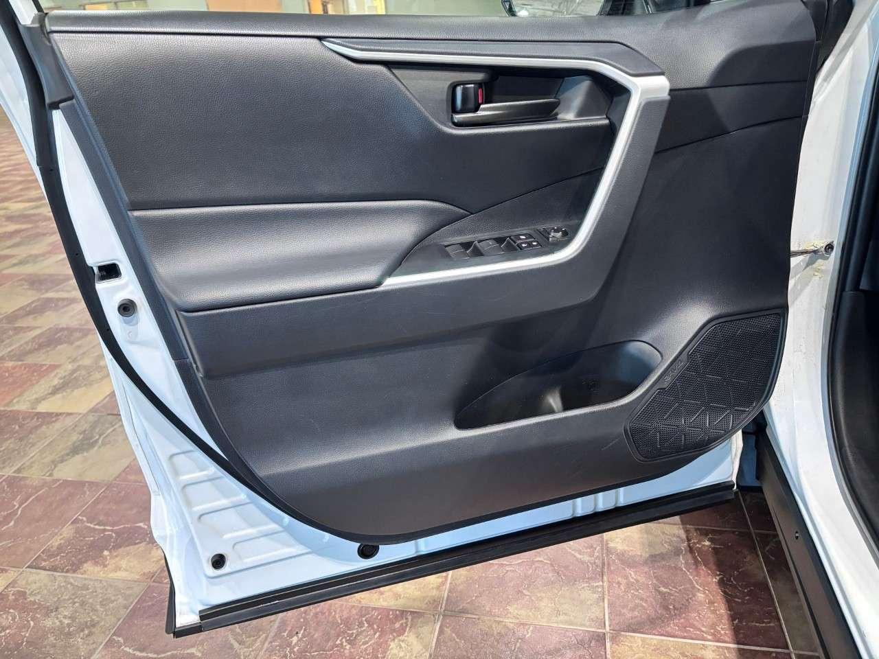 2023 Toyota RAV4 Hybrid LE AWD Photo