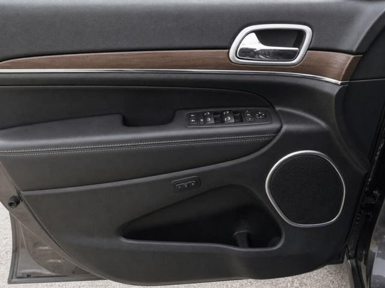 2015 Jeep Grand Cherokee Overland Diesel Photo