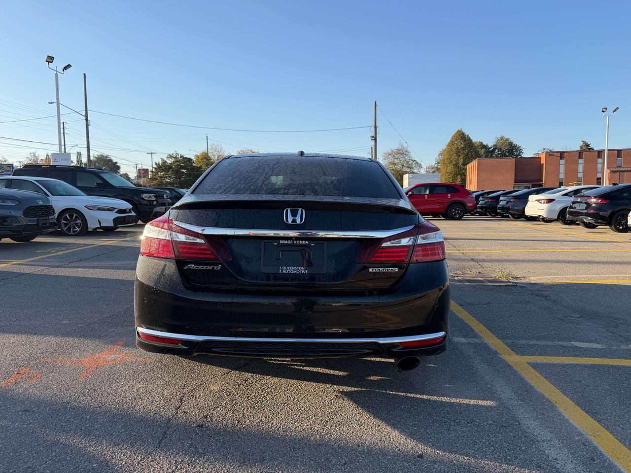 2017 Honda Accord Touring   LEATHER   SUNROOF   NO CLAIMS Photo