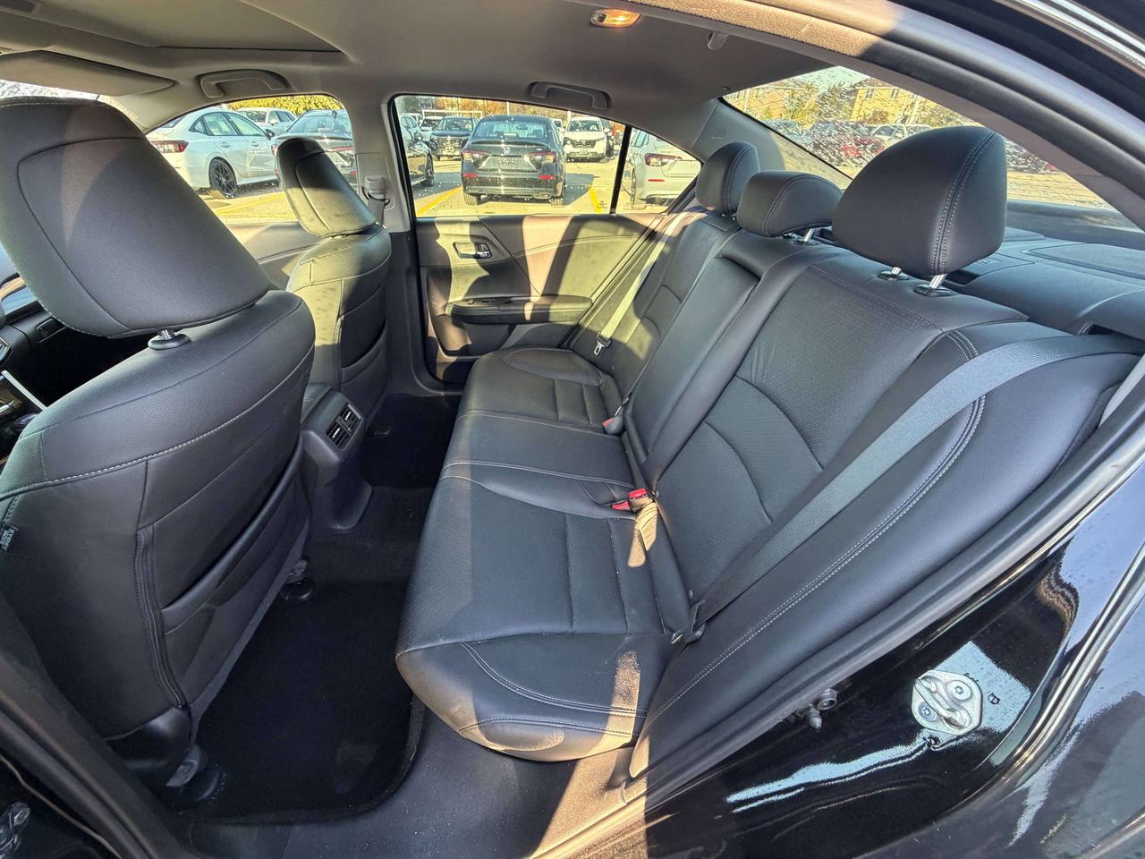 2017 Honda Accord Touring   LEATHER   SUNROOF   NO CLAIMS Photo