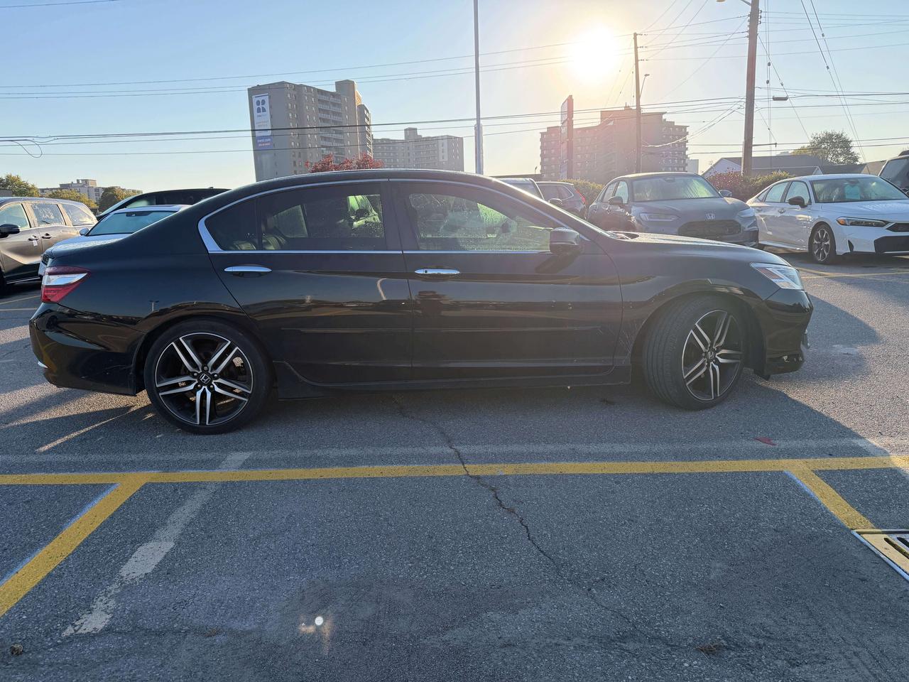 2017 Honda Accord Touring   LEATHER   SUNROOF   NO CLAIMS Photo