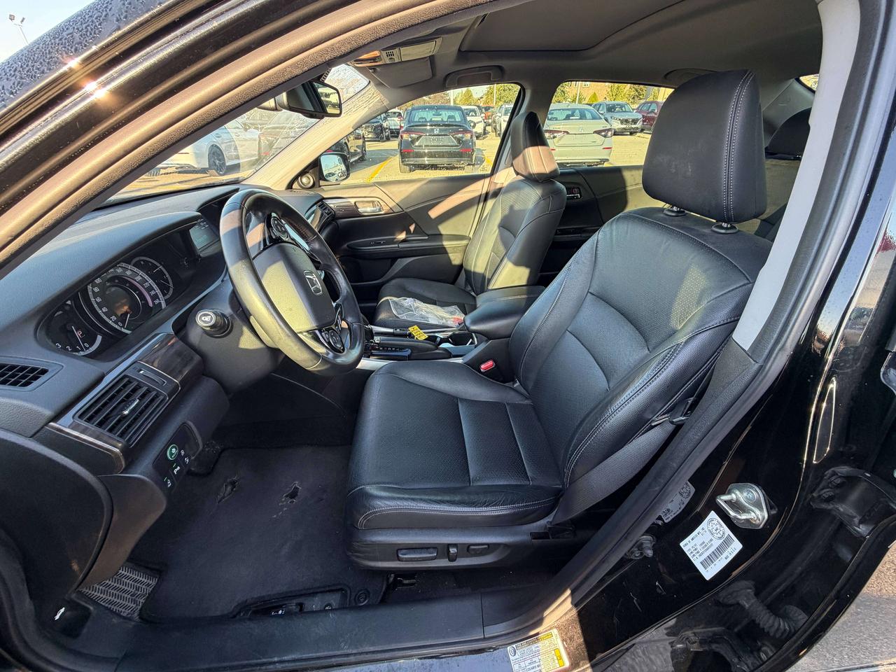 2017 Honda Accord Touring   LEATHER   SUNROOF   NO CLAIMS Photo