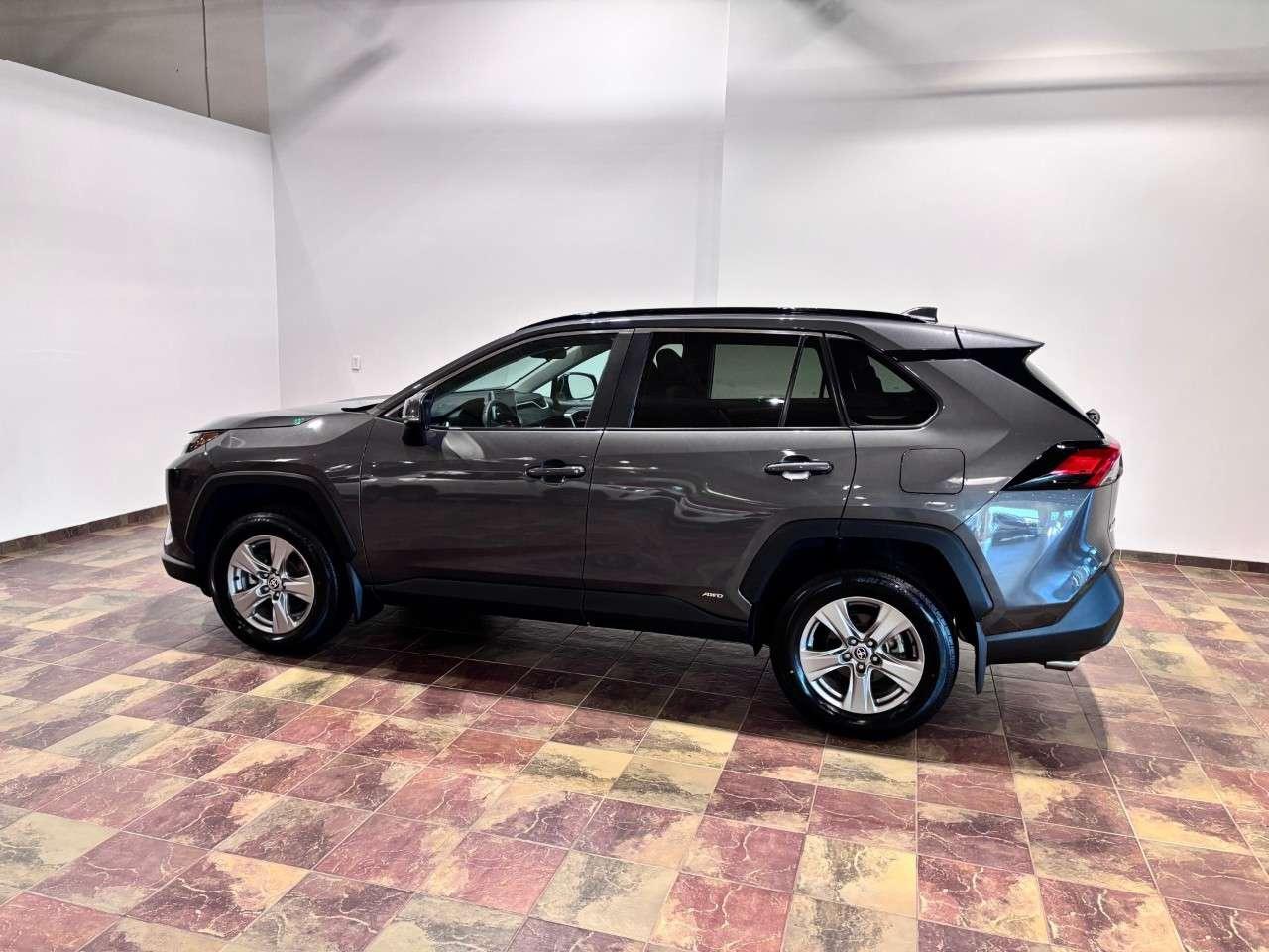 2024 Toyota RAV4 Hybrid XLE AWD Photo