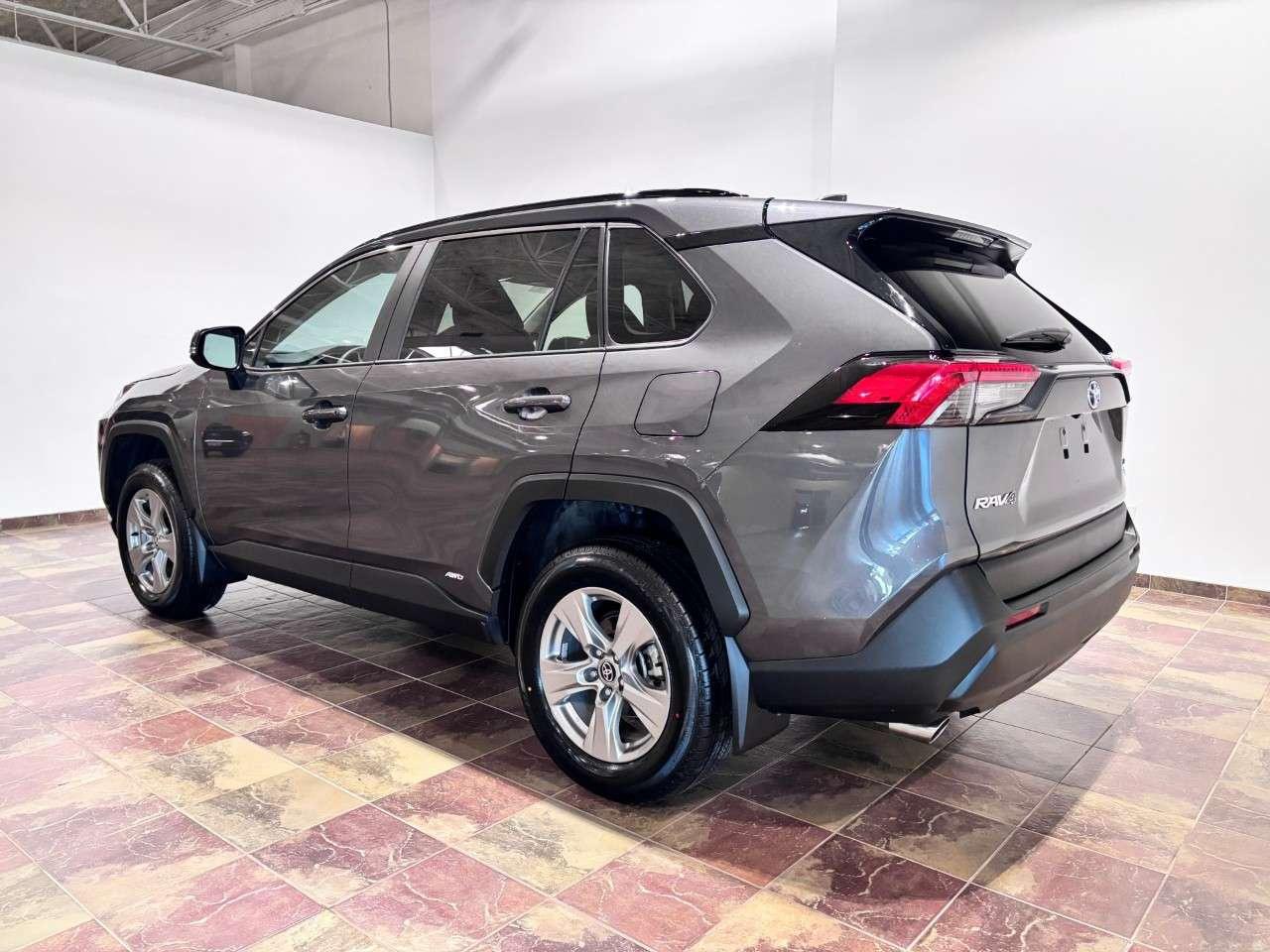2024 Toyota RAV4 Hybrid XLE AWD Photo