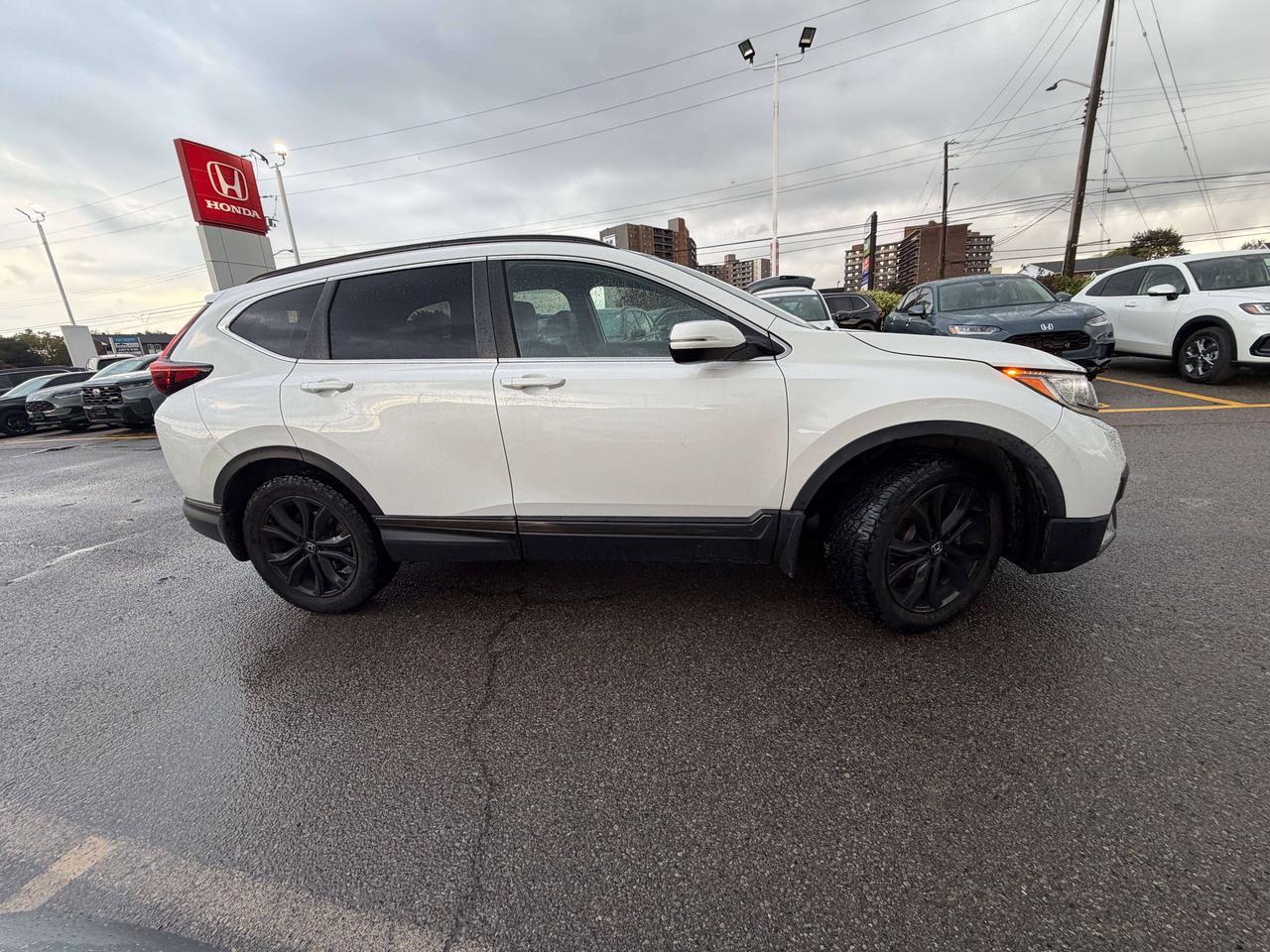2021 Honda CR-V Black Edition   NO CLAIMS   ONE OWNER   PANO ROOF Photo5