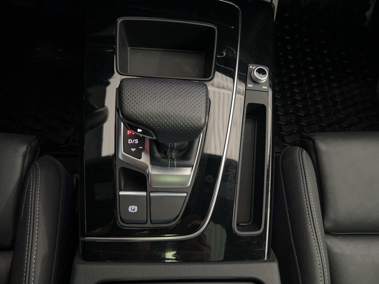 2022 Audi Q5 Premium Plus Photo