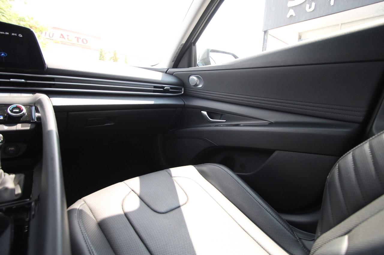 2023 Hyundai Elantra LUXURY - ONE OWNER LOW KMS Photo
