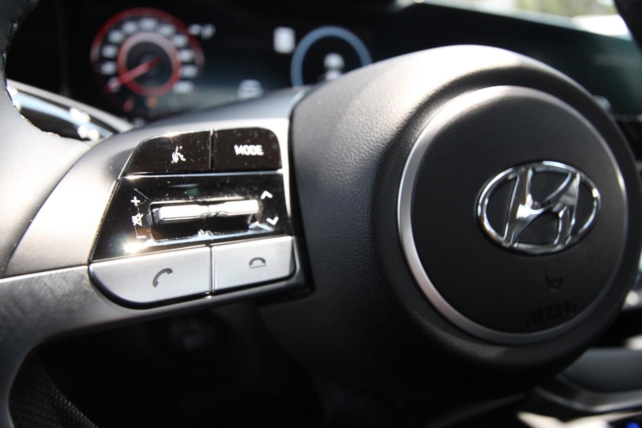 2023 Hyundai Elantra LUXURY - ONE OWNER LOW KMS Photo