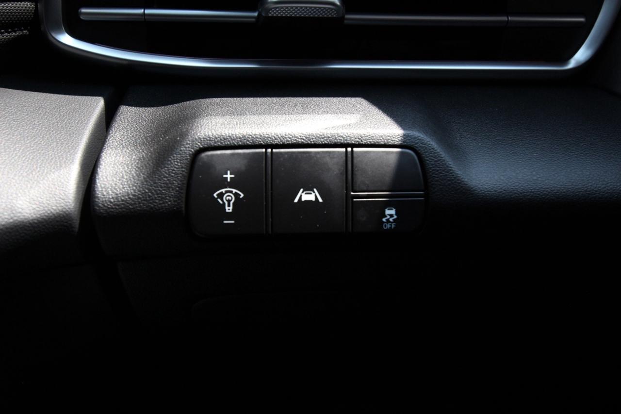 2023 Hyundai Elantra LUXURY - ONE OWNER LOW KMS Photo