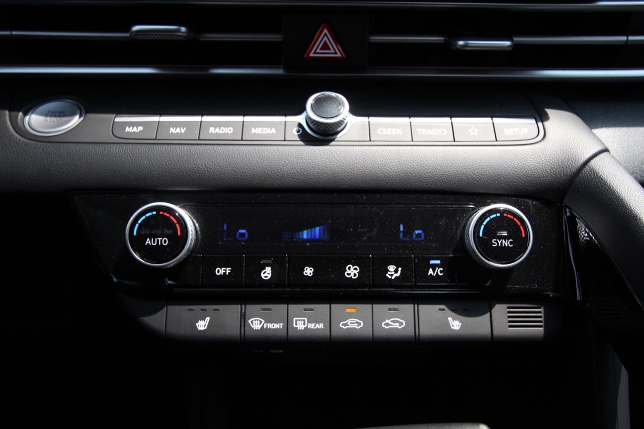 2023 Hyundai Elantra LUXURY - ONE OWNER LOW KMS Photo