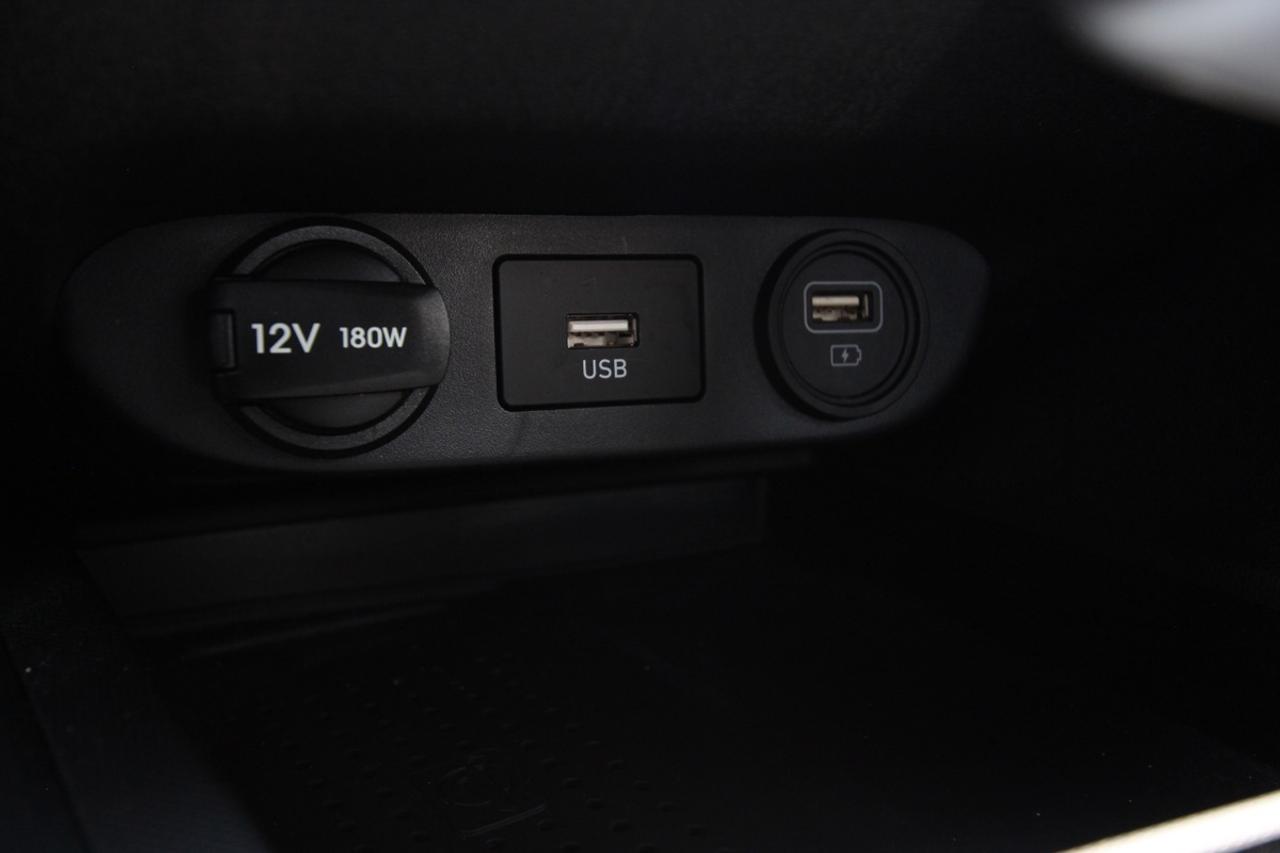 2023 Hyundai Elantra LUXURY - ONE OWNER LOW KMS Photo