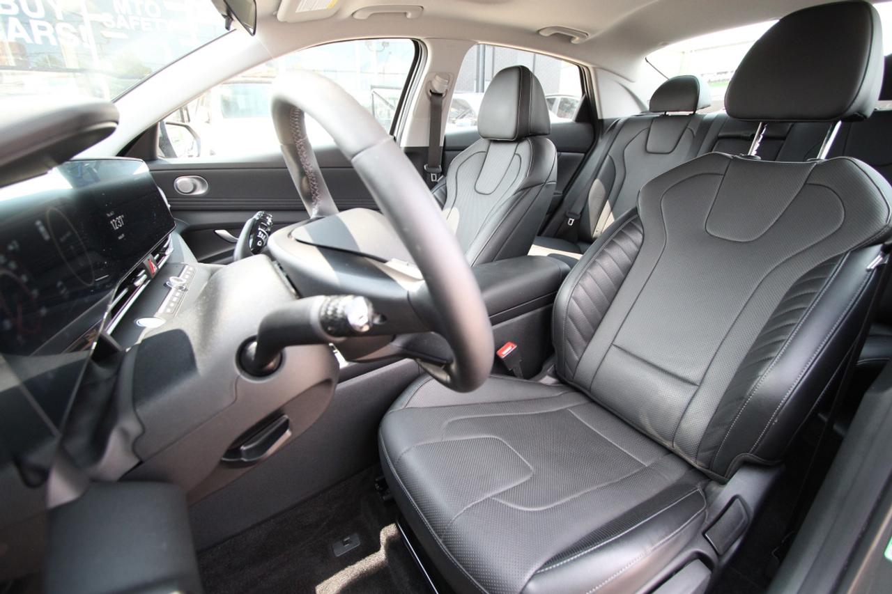 2023 Hyundai Elantra LUXURY - ONE OWNER LOW KMS Photo