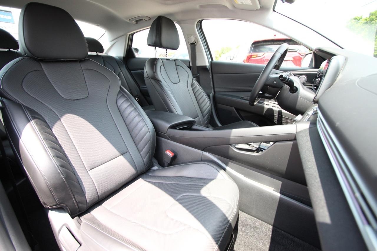 2023 Hyundai Elantra LUXURY - ONE OWNER LOW KMS Photo