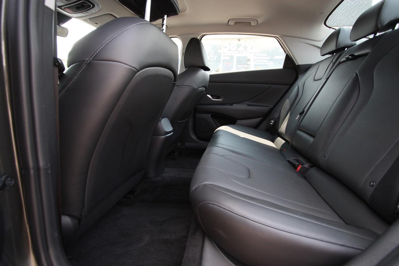 2023 Hyundai Elantra LUXURY - ONE OWNER LOW KMS Photo