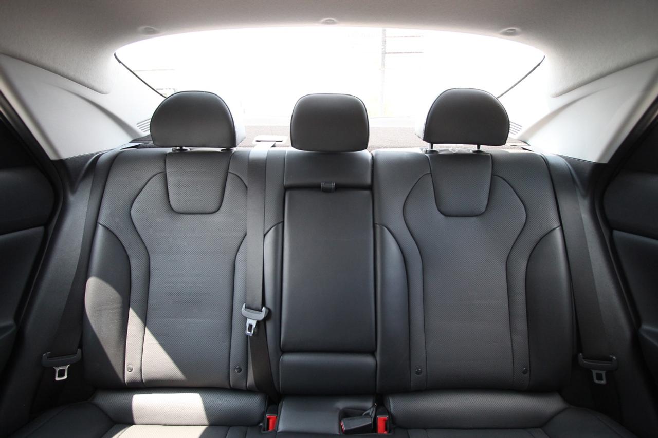 2023 Hyundai Elantra LUXURY - ONE OWNER LOW KMS Photo