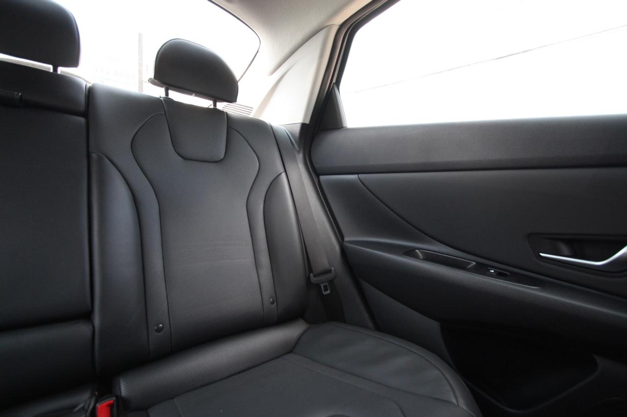 2023 Hyundai Elantra LUXURY - ONE OWNER LOW KMS Photo
