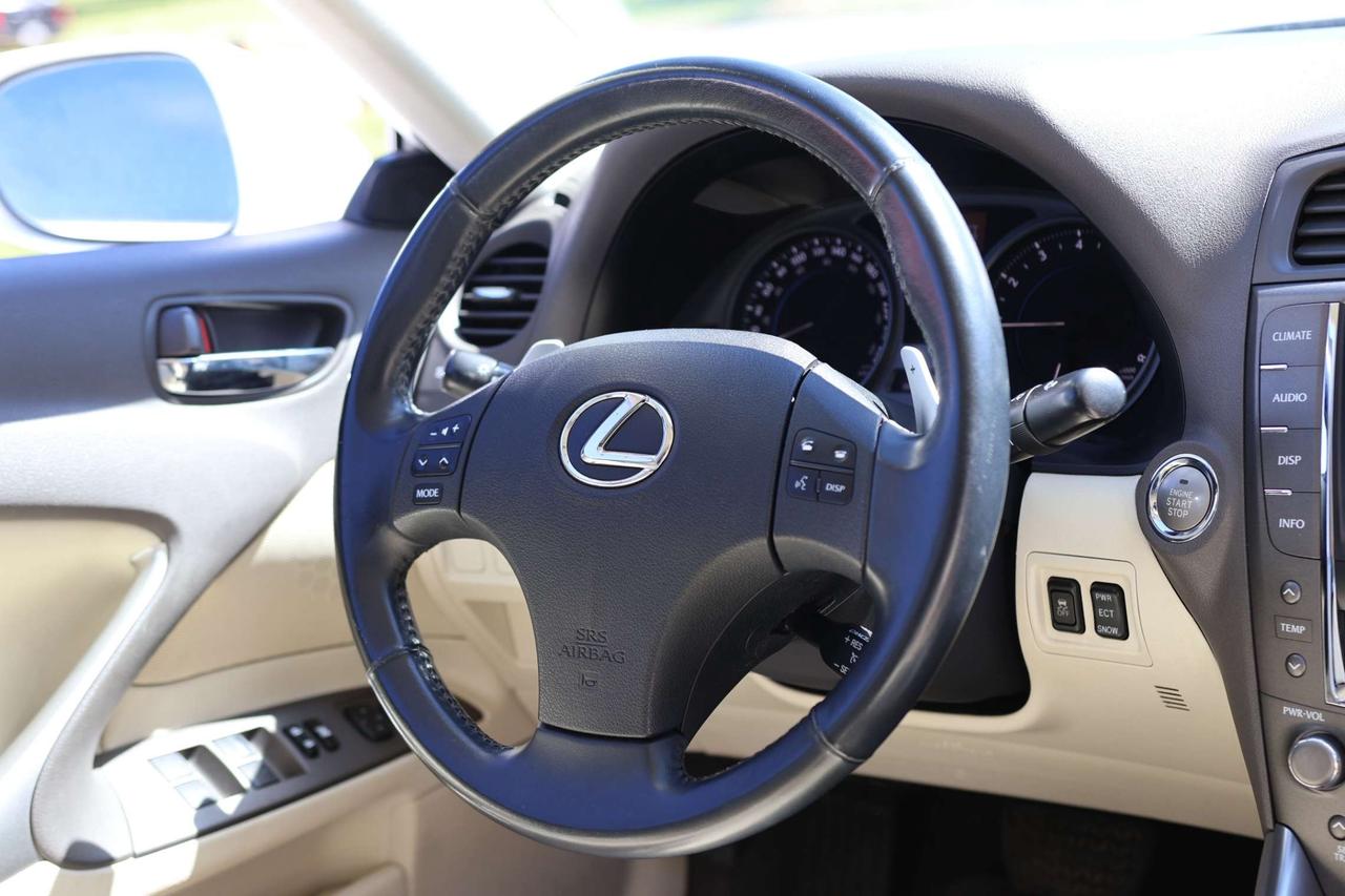 2009 Lexus IS 250-AWD/NAV/B CAM/LEATHER/P SEATS/H SEATS/SUNROOF/P WINDOWS&MIRRORS/PUSH START/KEYLESS/CRUISE CONTROL Photo