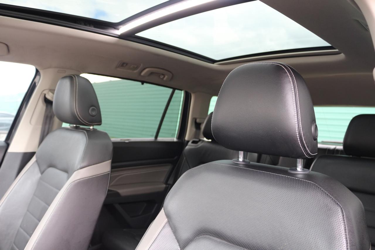 2023 Volkswagen Atlas SEL Photo