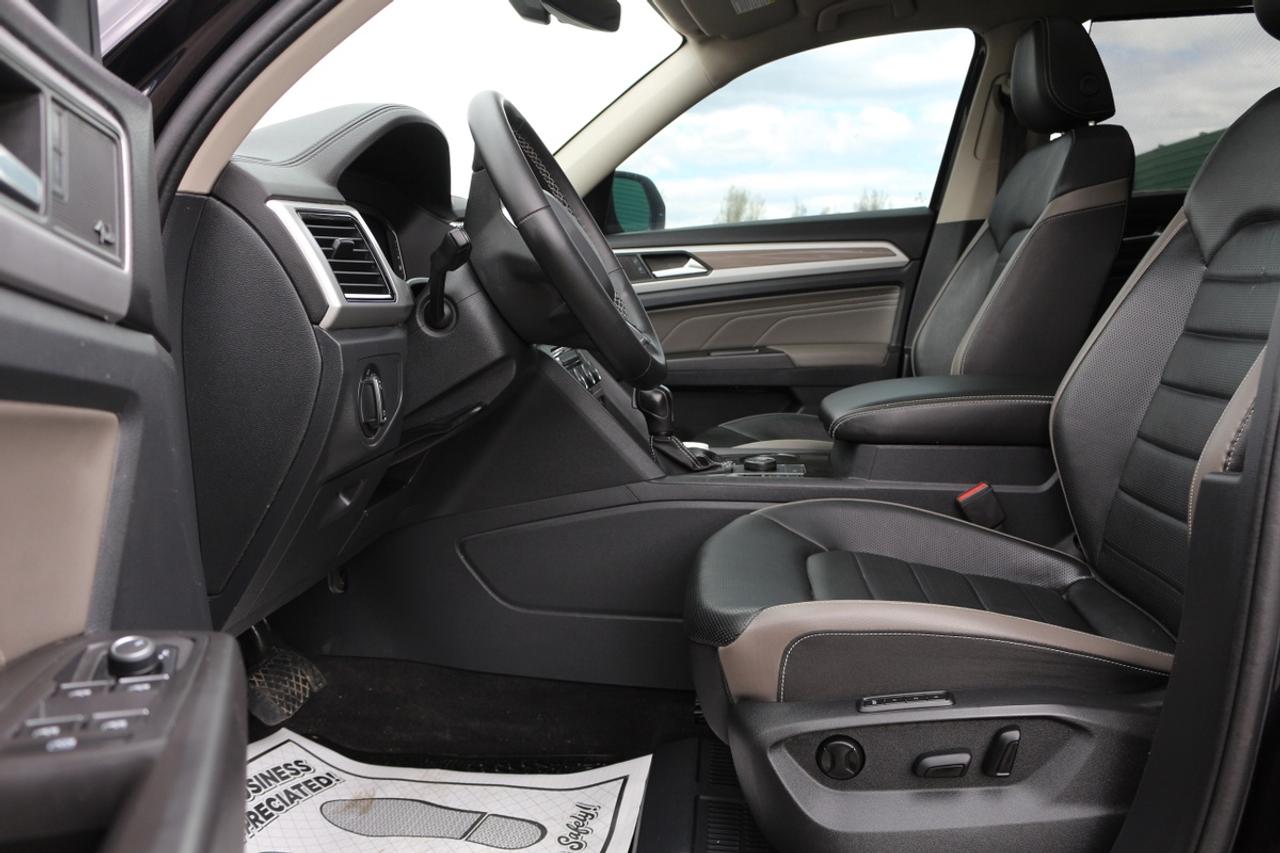 2023 Volkswagen Atlas SEL Photo