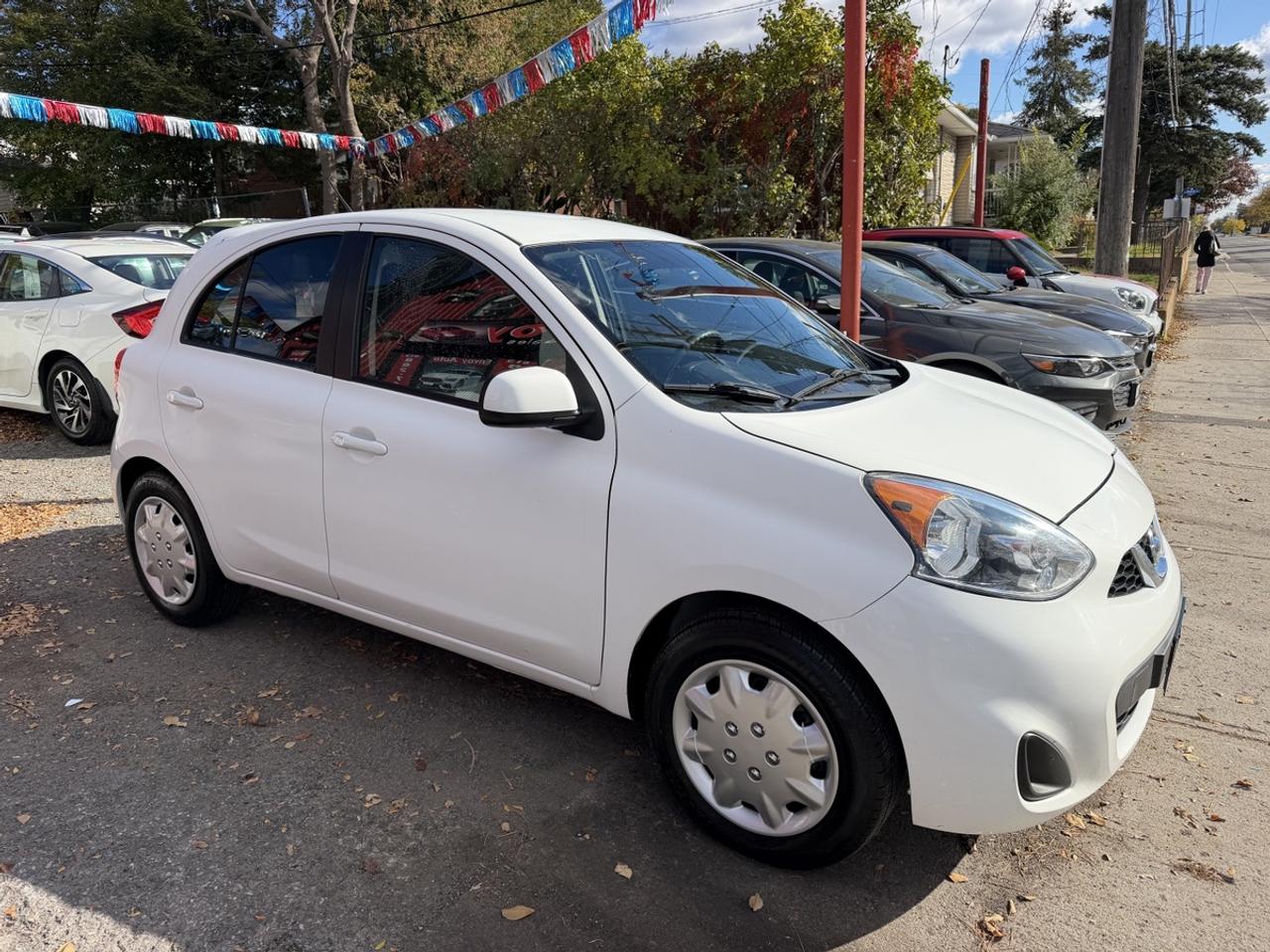 2015 Nissan Micra SV Photo2