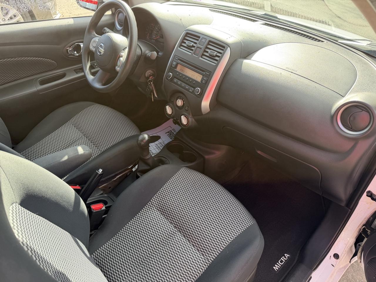 2015 Nissan Micra SV Photo