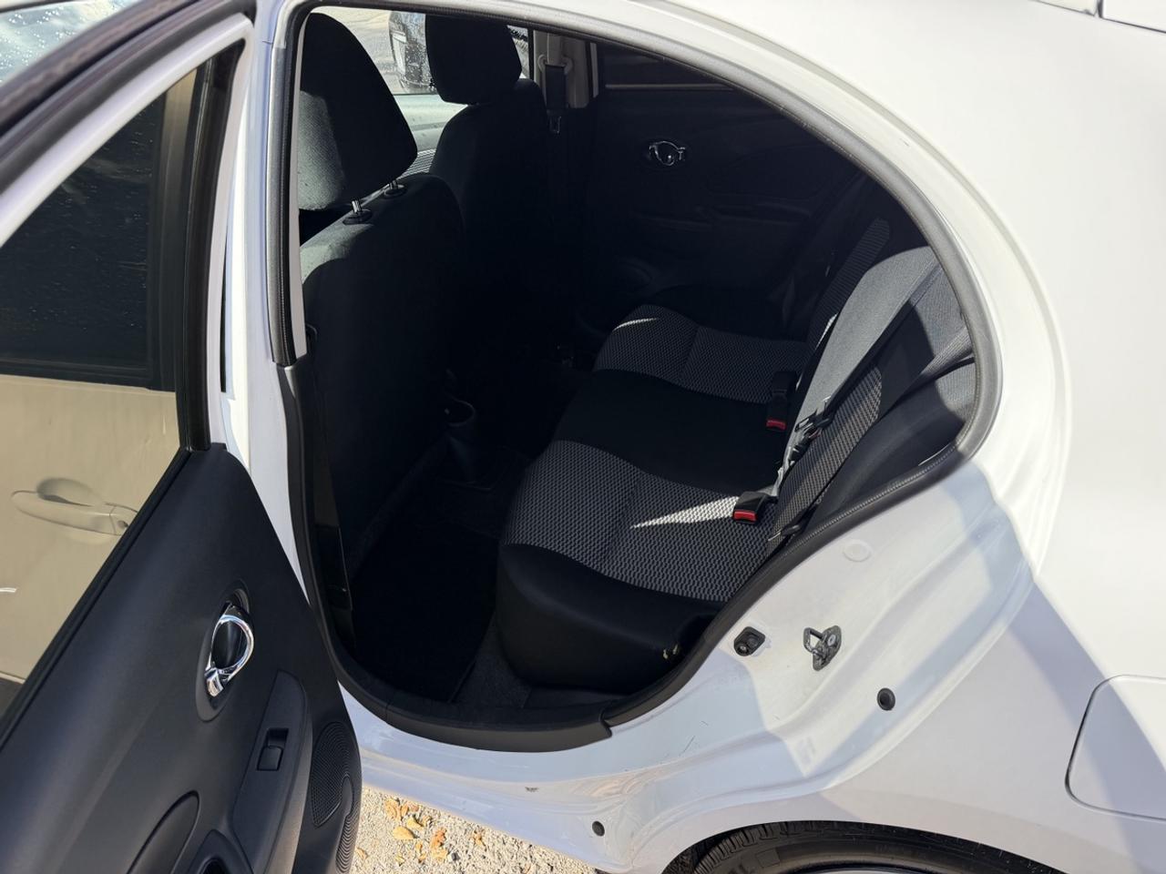 2015 Nissan Micra SV Photo