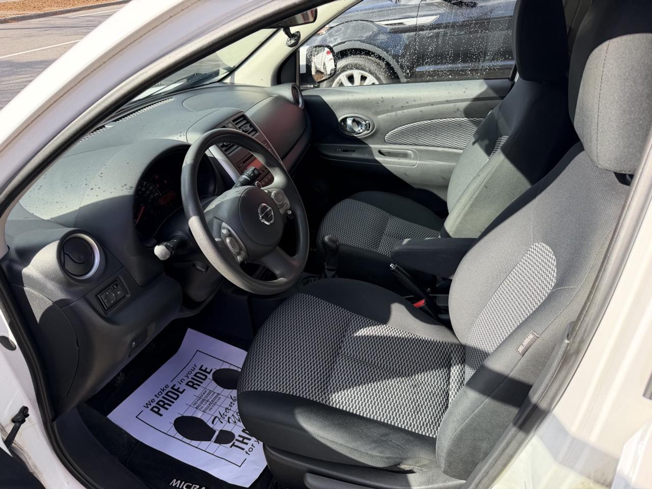 2015 Nissan Micra SV Photo