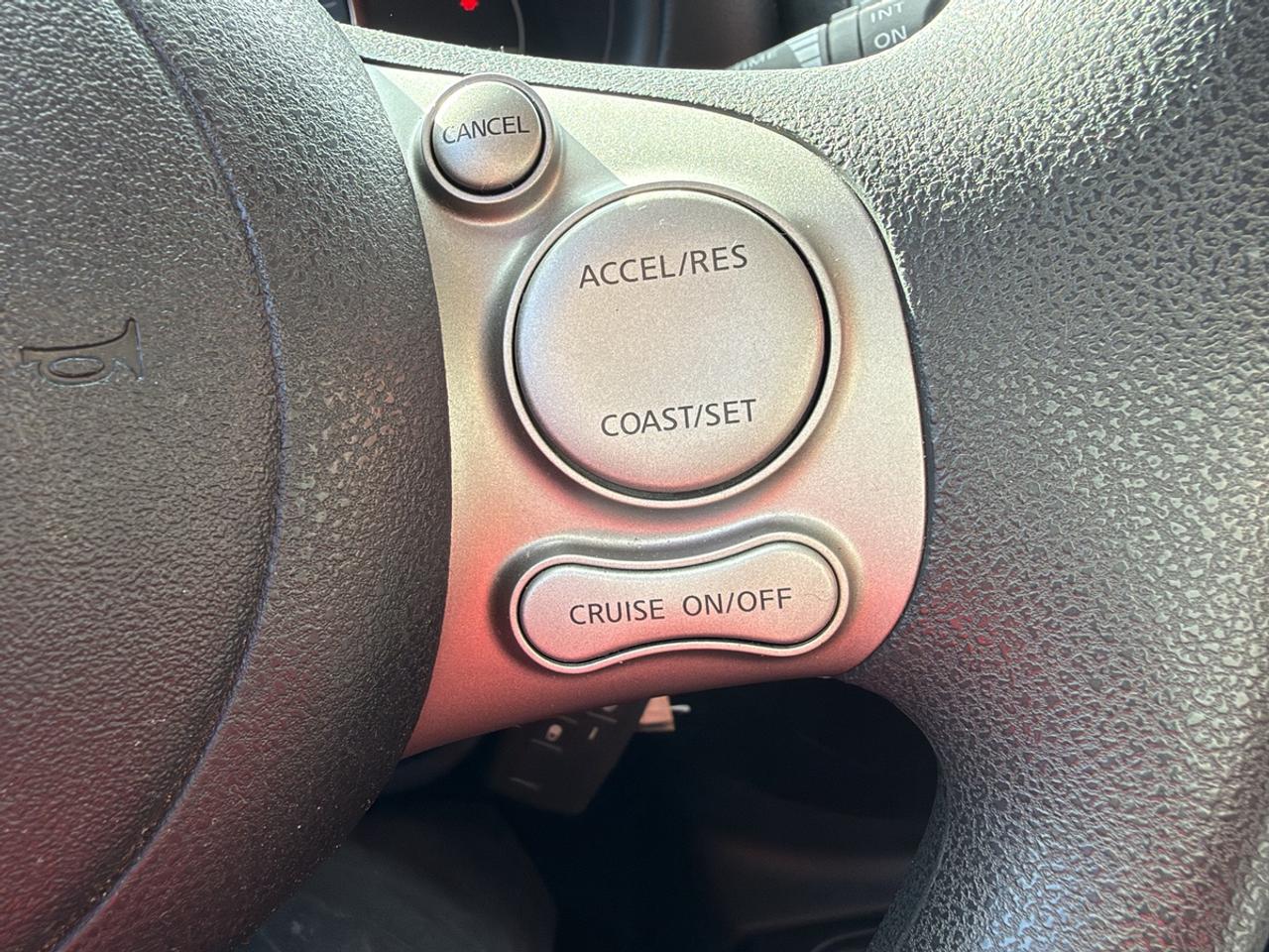 2015 Nissan Micra SV Photo