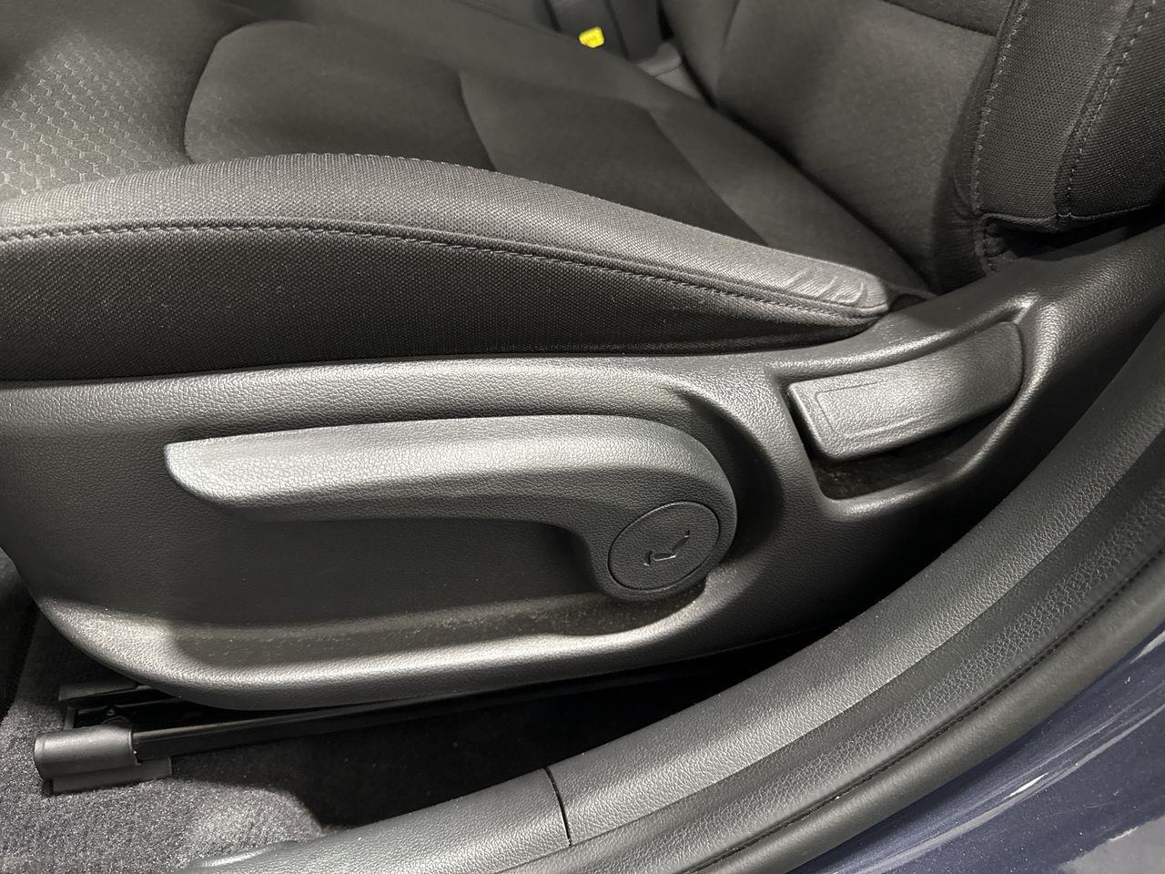 2020 Hyundai Elantra Preferred w/Sun & Safety Package 4dr Sedan Photo