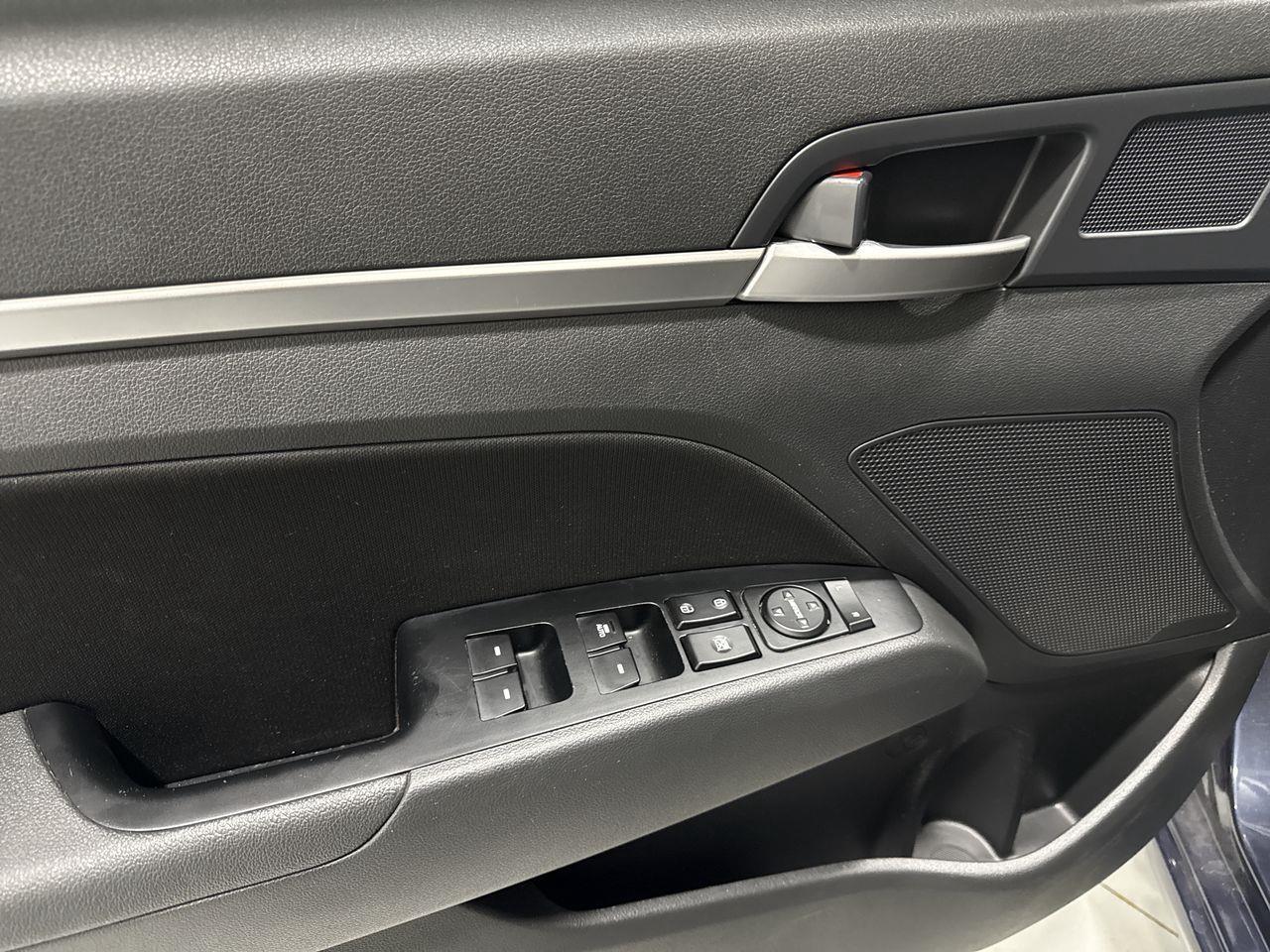 2020 Hyundai Elantra Preferred w/Sun & Safety Package 4dr Sedan Photo