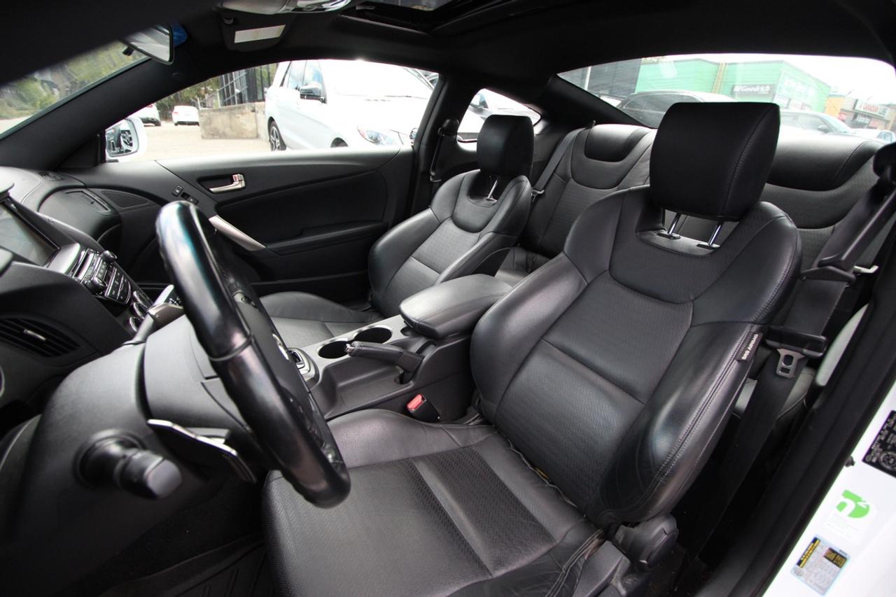 2015 Hyundai Genesis 3.8 - NO ACCIDENTS, CLEAN CARFAX Photo