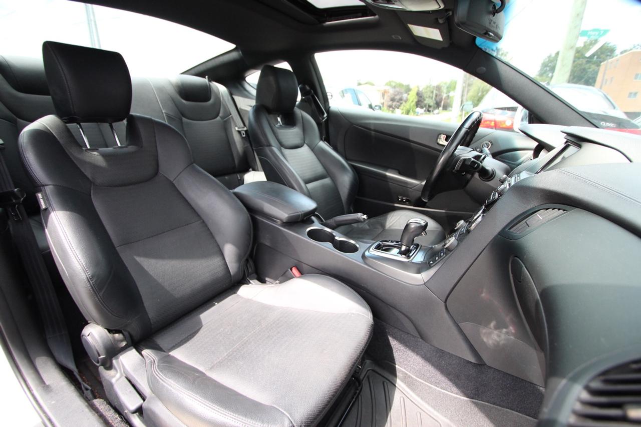 2015 Hyundai Genesis 3.8 - NO ACCIDENTS, CLEAN CARFAX Photo
