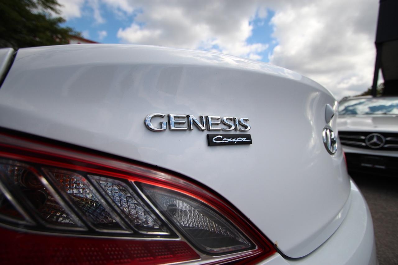 2015 Hyundai Genesis 3.8 - NO ACCIDENTS, CLEAN CARFAX Photo