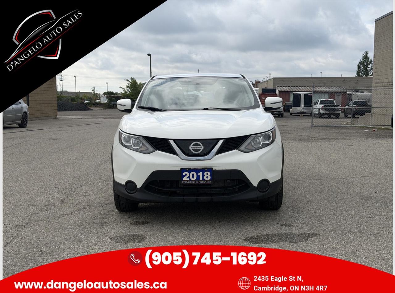 2018 Nissan Rogue Sport SV Photo1