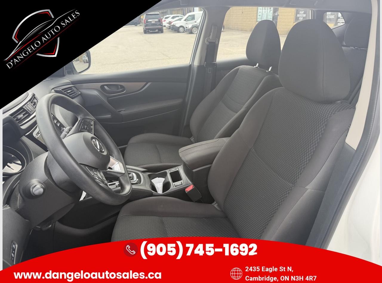 2018 Nissan Rogue Sport SV Photo