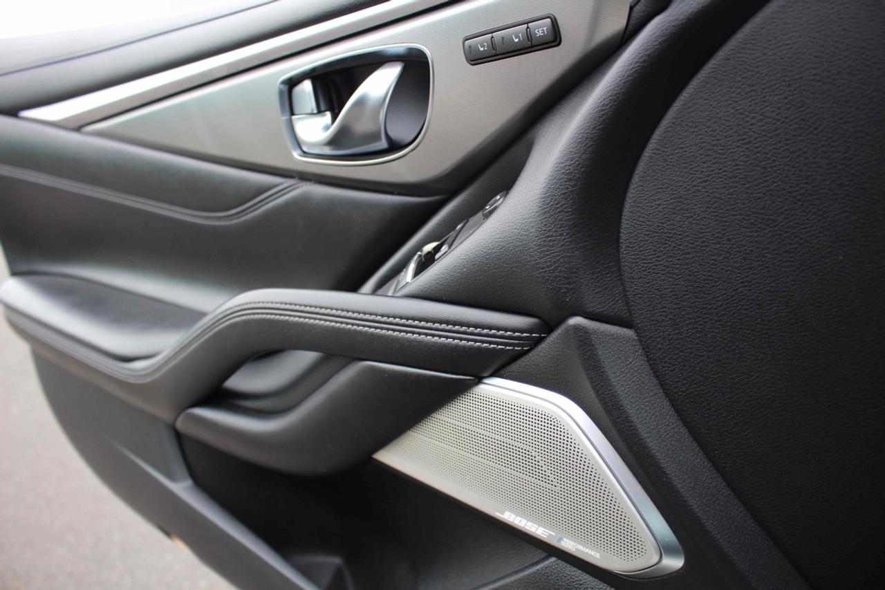 2017 Infiniti Q60 Premium Photo